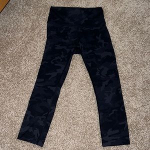 Lulu lemon cropped army print leggings size 6